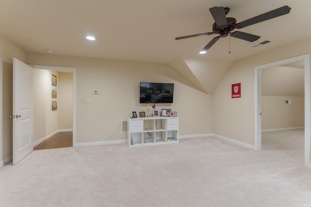 5600 Essex Drive, Newburgh, IN 47630