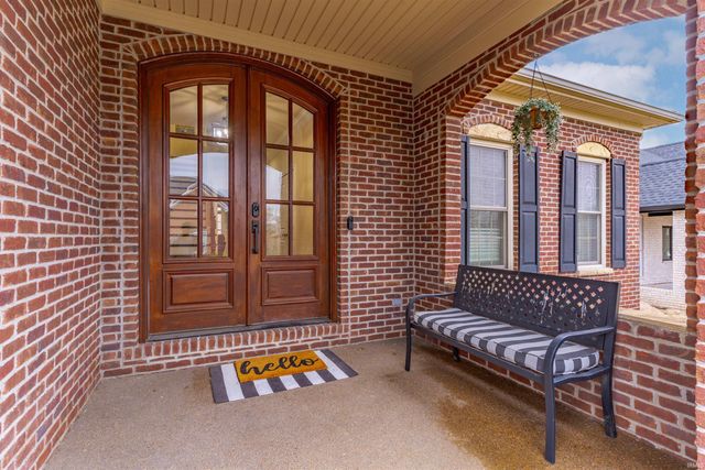 5600 Essex Drive, Newburgh, IN 47630