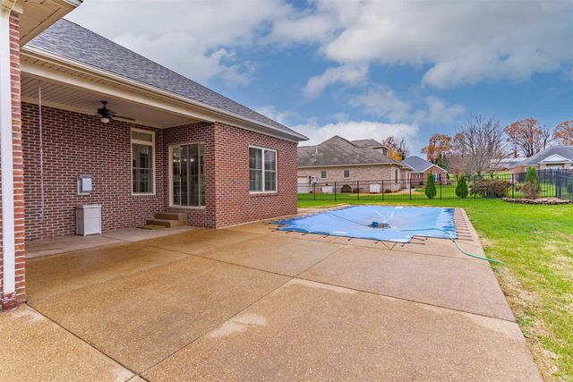 5600 Essex Drive, Newburgh, IN 47630