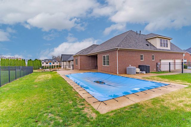 5600 Essex Drive, Newburgh, IN 47630