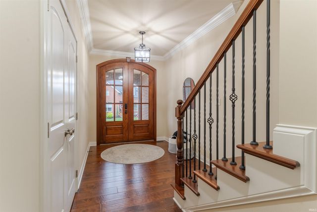 5600 Essex Drive, Newburgh, IN 47630