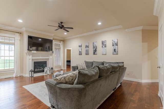 5600 Essex Drive, Newburgh, IN 47630