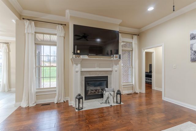 5600 Essex Drive, Newburgh, IN 47630