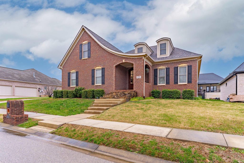 5600 Essex Drive, Newburgh, IN 47630