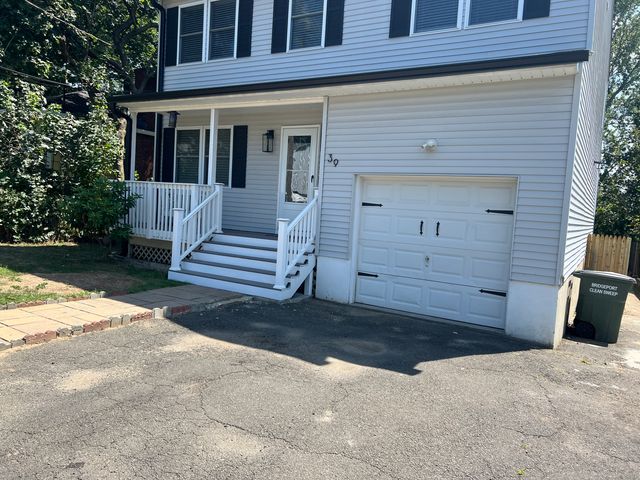 39 Moffitt Street 39, Bridgeport, CT 06606