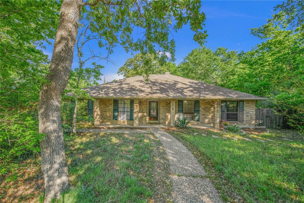 2707 Teakwood Court, College Station, TX 77845