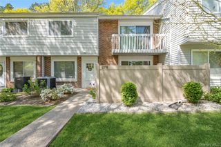 221 Springmeadow Drive E, Holbrook, NY 11741