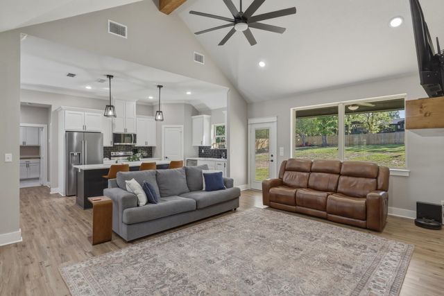 2206 N Fourth Street, Longview, TX 75605