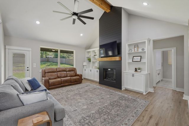 2206 N Fourth Street, Longview, TX 75605