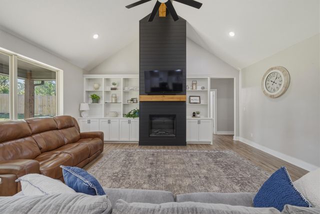 2206 N Fourth Street, Longview, TX 75605