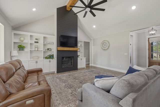 2206 N Fourth Street, Longview, TX 75605