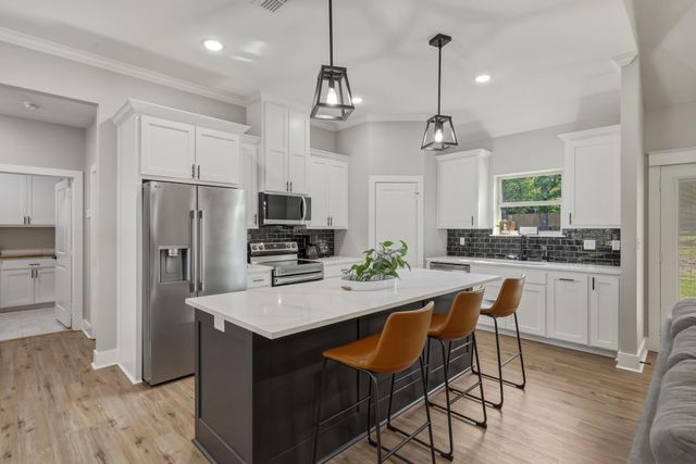 2206 N Fourth Street, Longview, TX 75605