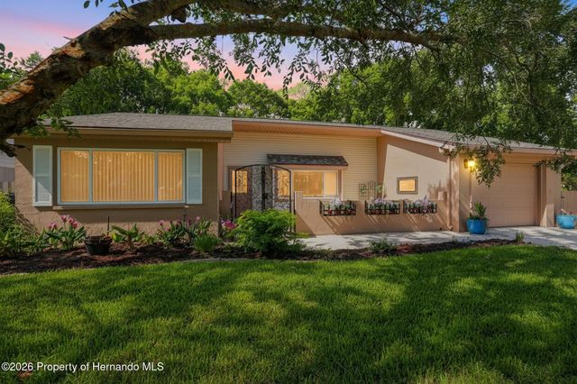 8700 Powderhorn Row, Hudson, FL 34667