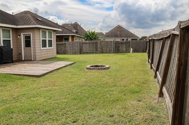 4703 N Bella Court, Alvin, TX 77511