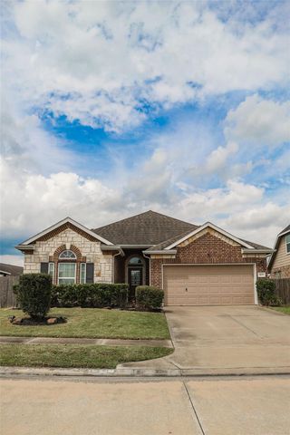 4703 N Bella Court, Alvin, TX 77511