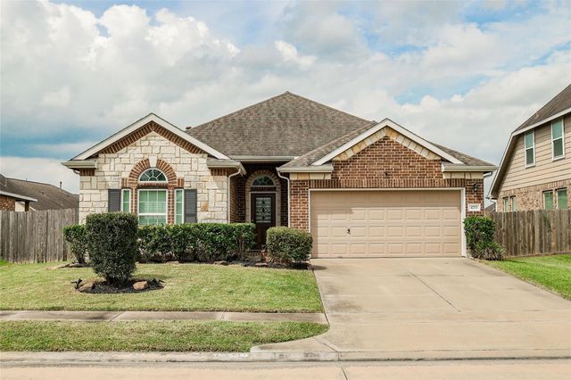 4703 N Bella Court, Alvin, TX 77511