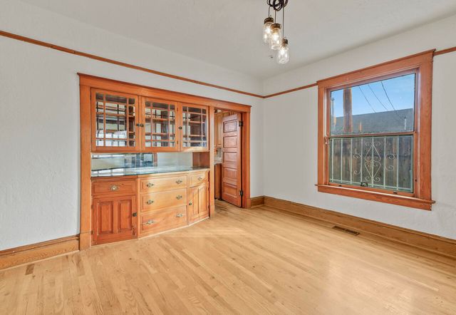 707 Slate Avenue NW, Albuquerque, NM 87102