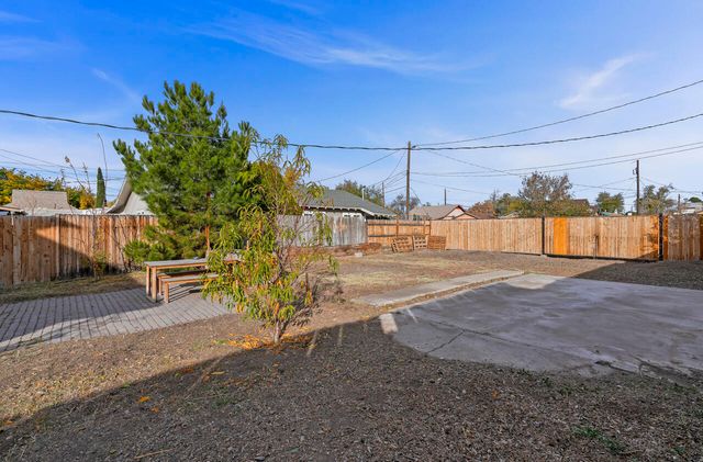 707 Slate Avenue NW, Albuquerque, NM 87102