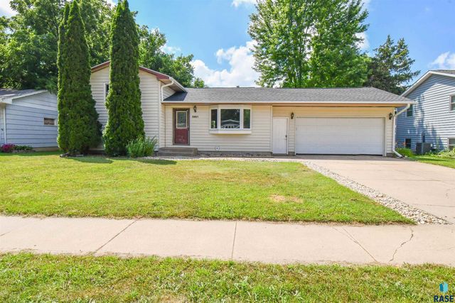 5801 W 51st St Street, Sioux Falls, SD 57106