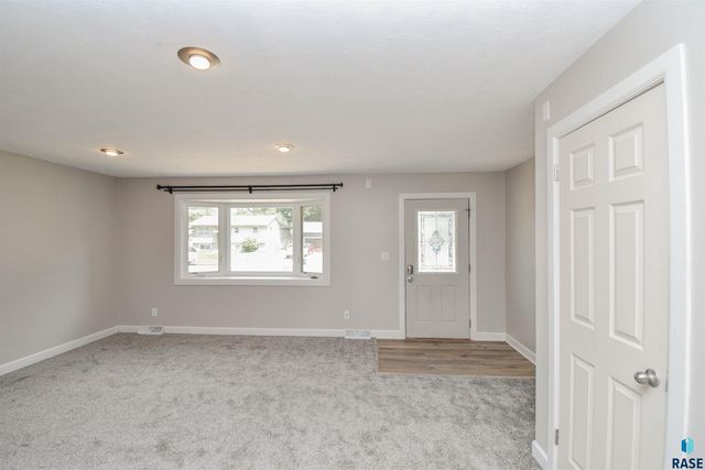 5801 W 51st St Street, Sioux Falls, SD 57106