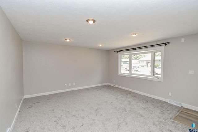 5801 W 51st St Street, Sioux Falls, SD 57106