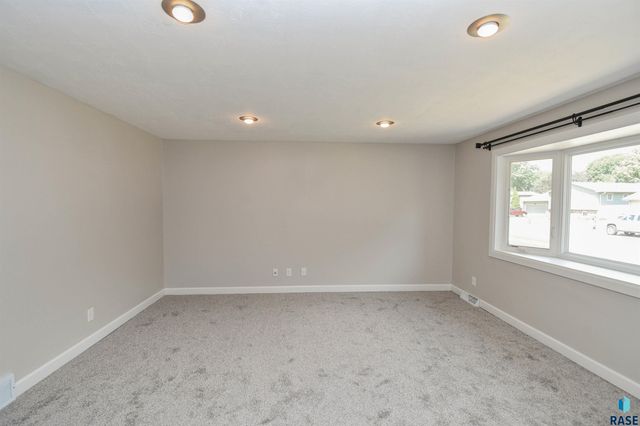 5801 W 51st St Street, Sioux Falls, SD 57106