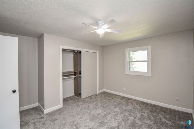5801 W 51st St Street, Sioux Falls, SD 57106