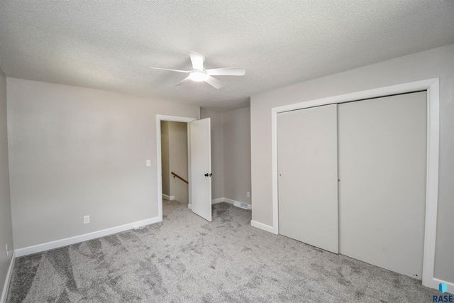 5801 W 51st St Street, Sioux Falls, SD 57106