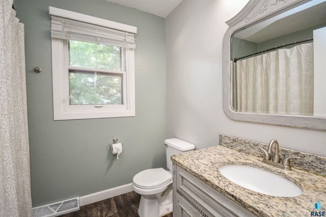 5801 W 51st St Street, Sioux Falls, SD 57106