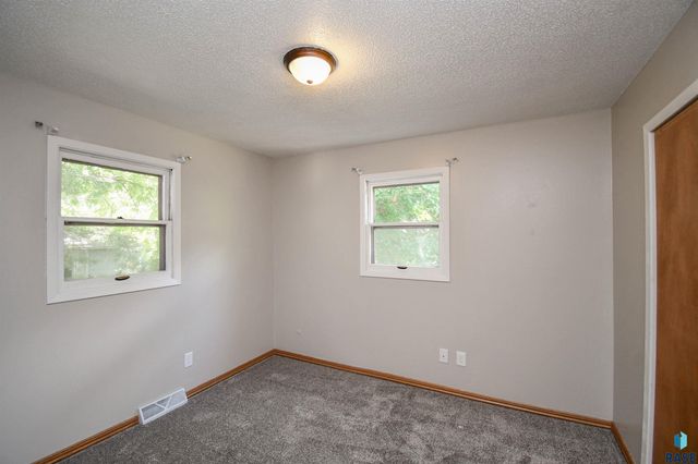 5801 W 51st St Street, Sioux Falls, SD 57106