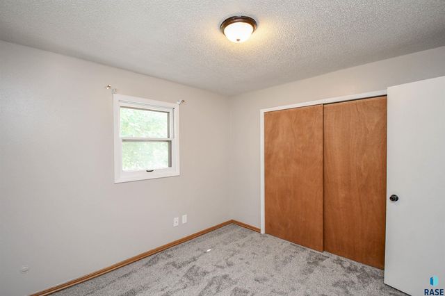 5801 W 51st St Street, Sioux Falls, SD 57106