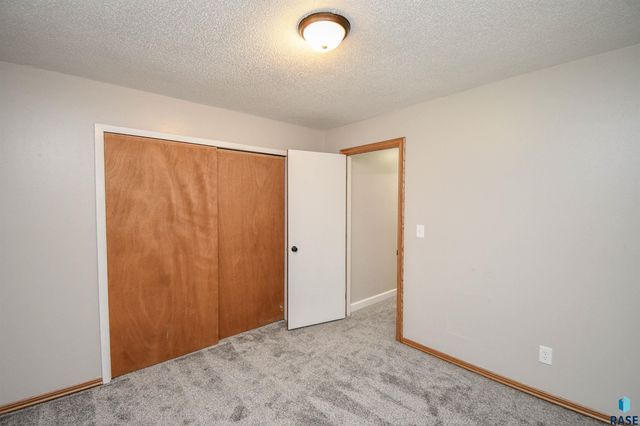 5801 W 51st St Street, Sioux Falls, SD 57106
