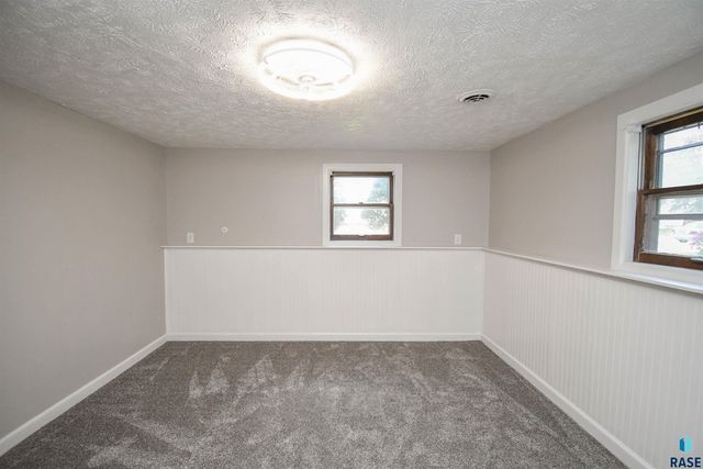 5801 W 51st St Street, Sioux Falls, SD 57106