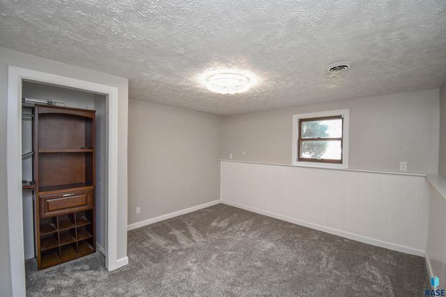 5801 W 51st St Street, Sioux Falls, SD 57106