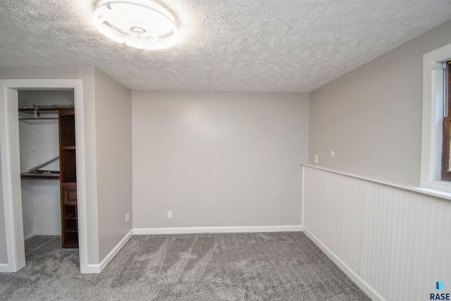 5801 W 51st St Street, Sioux Falls, SD 57106