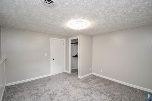 5801 W 51st St Street, Sioux Falls, SD 57106