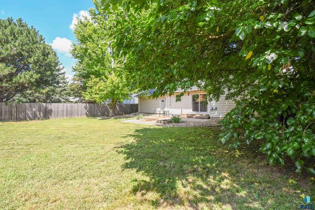 5801 W 51st St Street, Sioux Falls, SD 57106