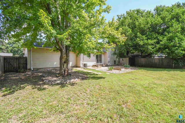 5801 W 51st St Street, Sioux Falls, SD 57106