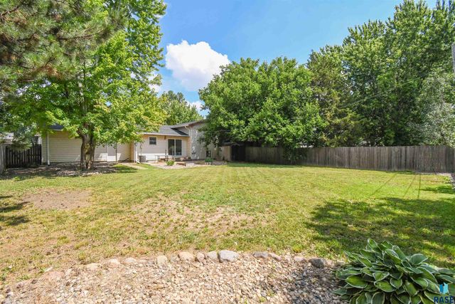 5801 W 51st St Street, Sioux Falls, SD 57106