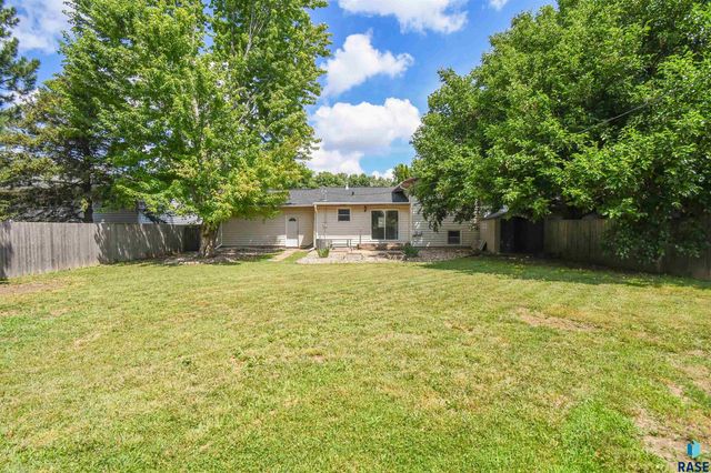5801 W 51st St Street, Sioux Falls, SD 57106