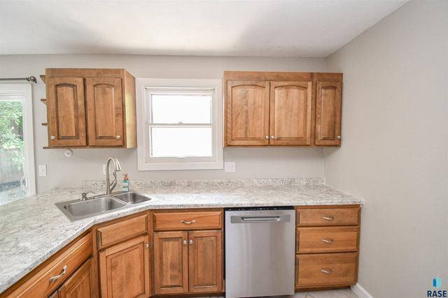 5801 W 51st St Street, Sioux Falls, SD 57106