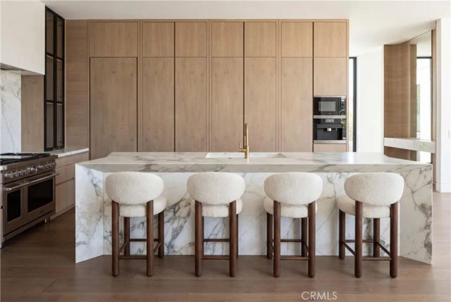 3132 Glendon, Los Angeles, CA 90034