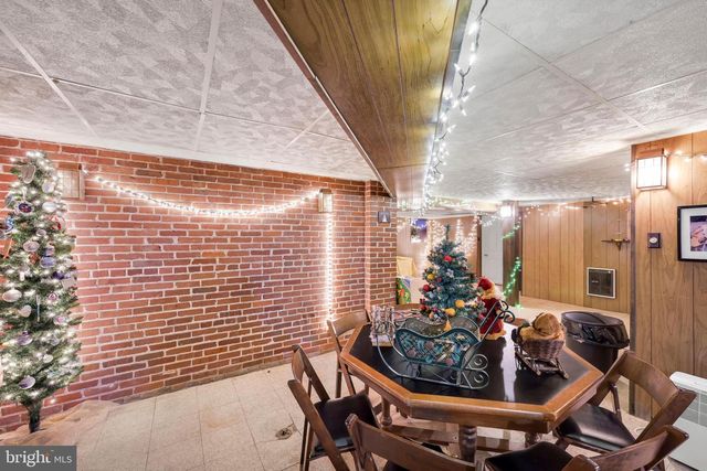 1811 MAHANTONGO ST, Pottsville, PA 17901