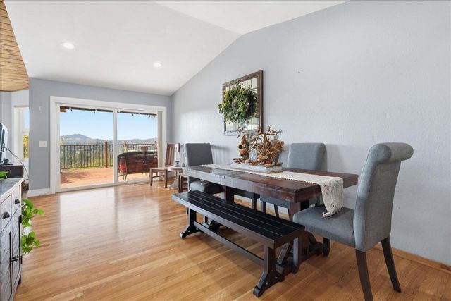 18717 Hummingbird Dr, Penn Valley, CA 95946