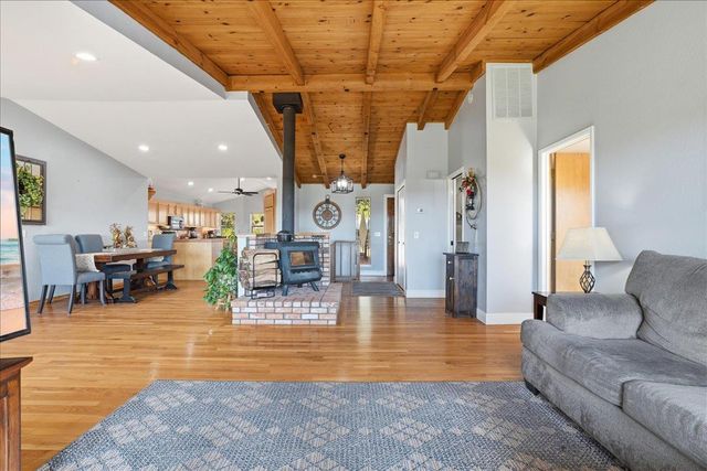 18717 Hummingbird Dr, Penn Valley, CA 95946
