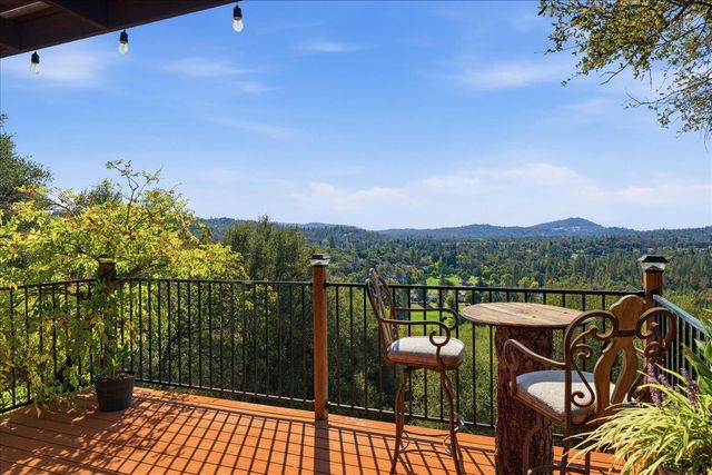 18717 Hummingbird Dr, Penn Valley, CA 95946