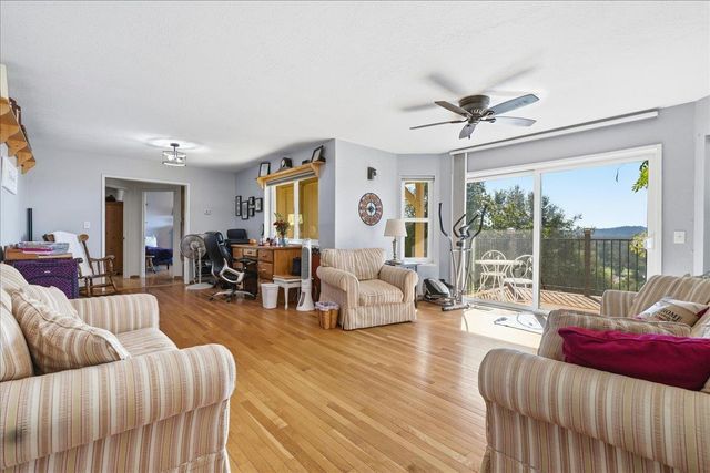 18717 Hummingbird Dr, Penn Valley, CA 95946