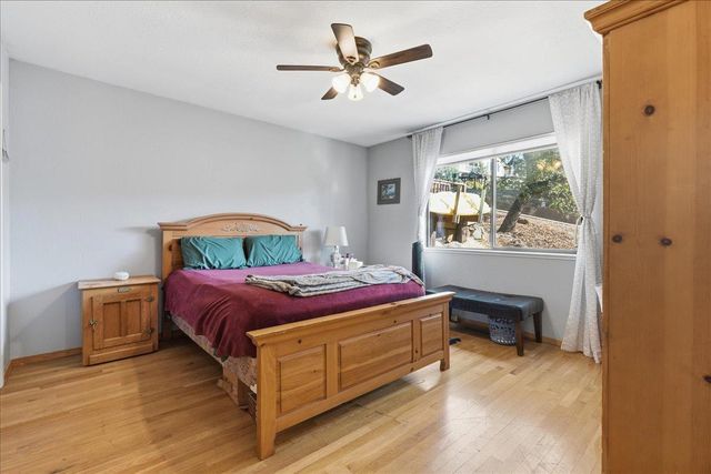 18717 Hummingbird Dr, Penn Valley, CA 95946