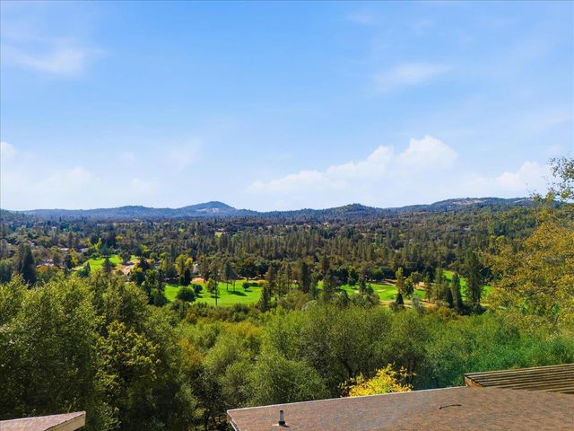 18717 Hummingbird Dr, Penn Valley, CA 95946