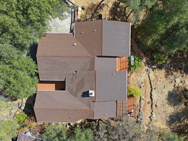 18717 Hummingbird Dr, Penn Valley, CA 95946
